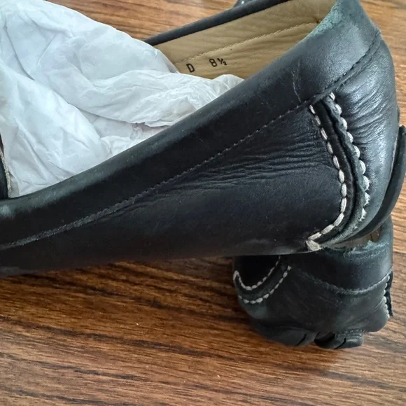 SALVATORE FERRAGAMO Black Leather Loafers Size 8.5